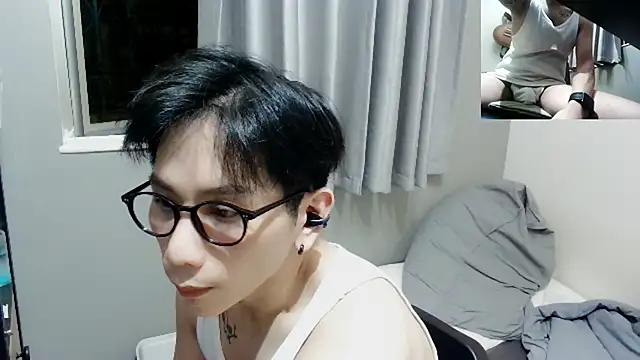 Snapshot of UndreamtM chatting on 09-13-25, 01:44 UndreamtM online show from 09-13-25, 01:44