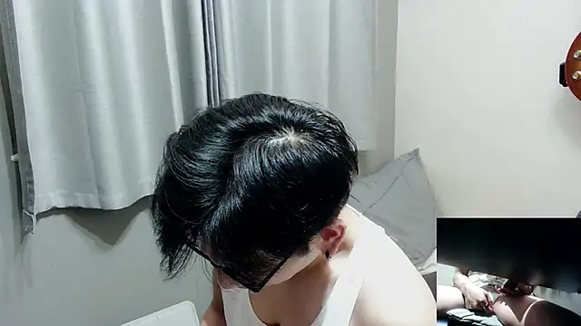 Snapshot of UndreamtM chatting on 09-18-25, 02:09 UndreamtM online show from 09-18-25, 02:09