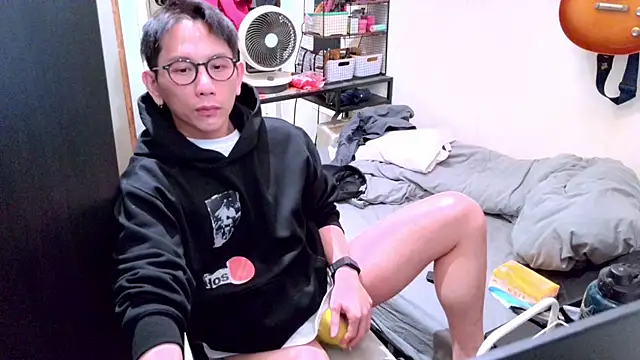 Snapshot of UndreamtM chatting on 02-20-26, 06:59 UndreamtM online show from 02-20-26, 06:59