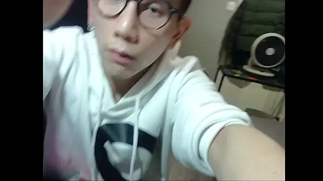 Snapshot of UndreamtM chatting on 02-04-26, 03:18 UndreamtM online show from 02-04-26, 03:18