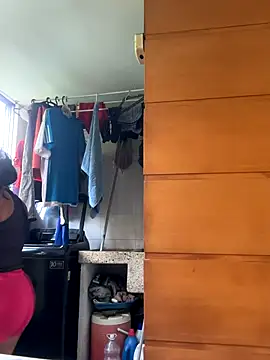 emmyjhonson07 online show from 10-07-25, 01:56