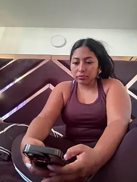 emmyjhonson07 online show from 12-19-25, 01:46