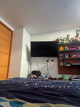 emmyjhonson07 online show from 10-28-25, 01:32