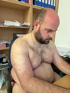 Snapshot of bearlover992 chatting on 03-10-25, 10:28 bearlover992 online show from 03-10-25, 10:28