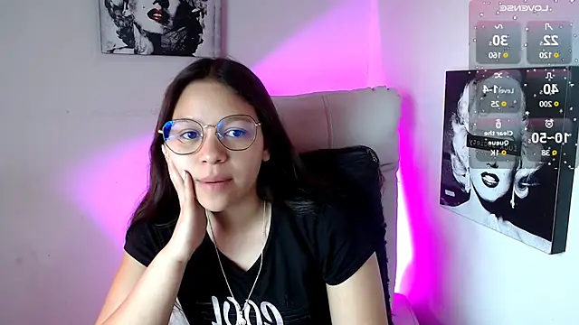 Snapshot of SamanthaRoldaan chatting on 03-11-25, 01:01 SamanthaRoldaan online show from 03-11-25, 01:01