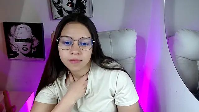 Snapshot of SamanthaRoldaan chatting on 10-12-25, 03:02 SamanthaRoldaan online show from 10-12-25, 03:02