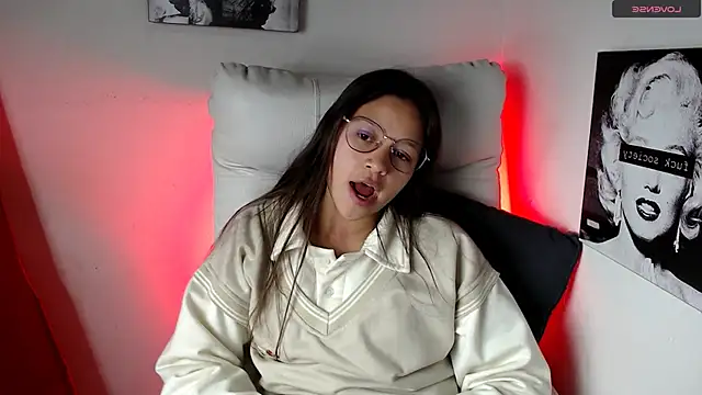 Snapshot of SamanthaRoldaan chatting on 03-06-25, 06:48 SamanthaRoldaan online show from 03-06-25, 06:48