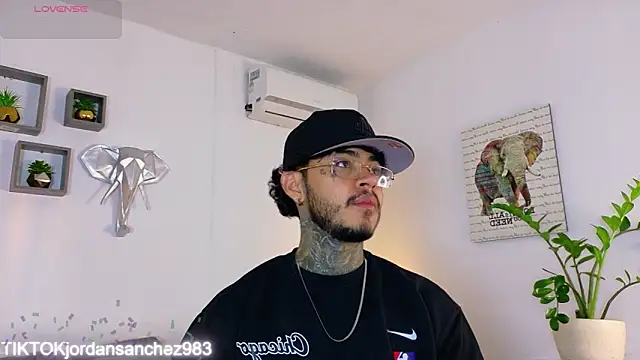 JordanSmiith  online show from 02-04-26, 09:21