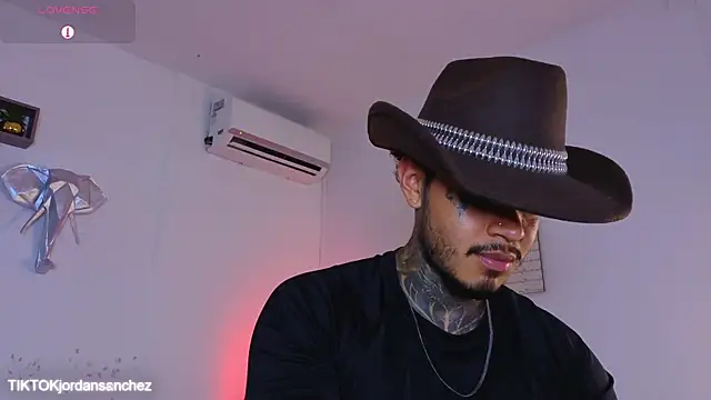 JordanSmiith  online show from 01-06-26, 08:46