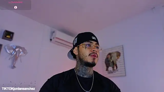 JordanSmiith  online show from 01-10-26, 04:13