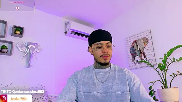 JordanSmiith  online show from 06-10-26, 08:43