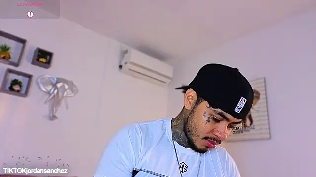 JordanSmiith  online show from 01-11-26, 04:25