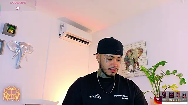 JordanSmiith  online show from 07-04-26, 08:57