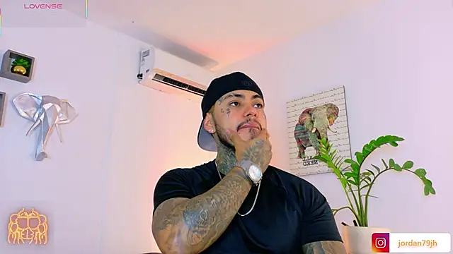 JordanSmiith  online show from 07-11-26, 09:59