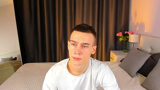 Snapshot of Kevin_Kesi chatting on 02-02-25, 06:14 Kevin Kesi online show from 02-02-25, 06:14