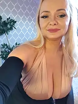 GjuliaX online show from 03-20-25, 05:57