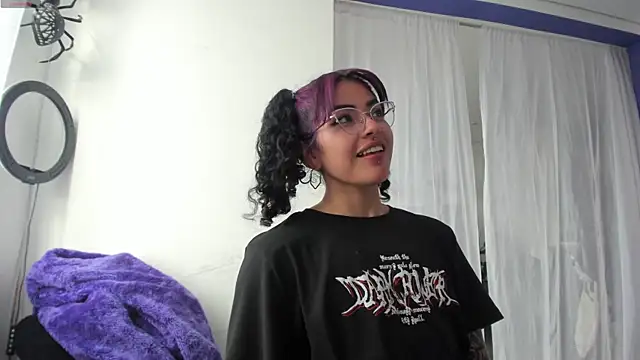 Snapshot of witchviolet chatting on 03-17-25, 09:35 witchviolet online show from 03-17-25, 09:35