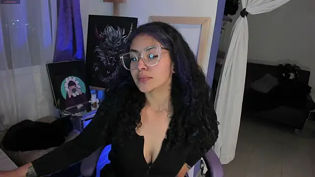 Snapshot of witchviolet chatting on 09-20-25, 01:54 witchviolet online show from 09-20-25, 01:54