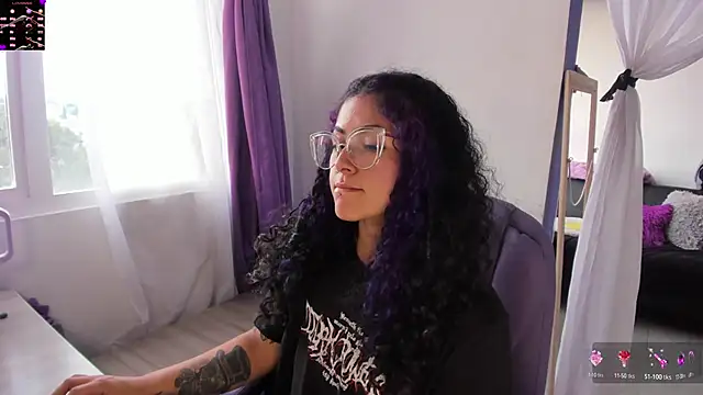 Snapshot of witchviolet chatting on 09-29-25, 09:09 witchviolet online show from 09-29-25, 09:09