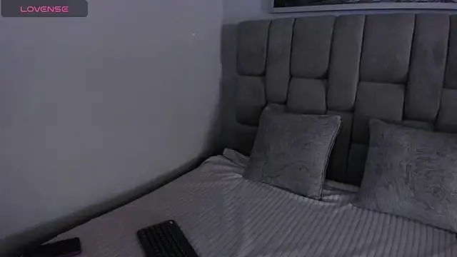 Snapshot of chloe_watson_ chatting on 10-16-25, 04:37 chloe watson online show from 10-16-25, 04:37