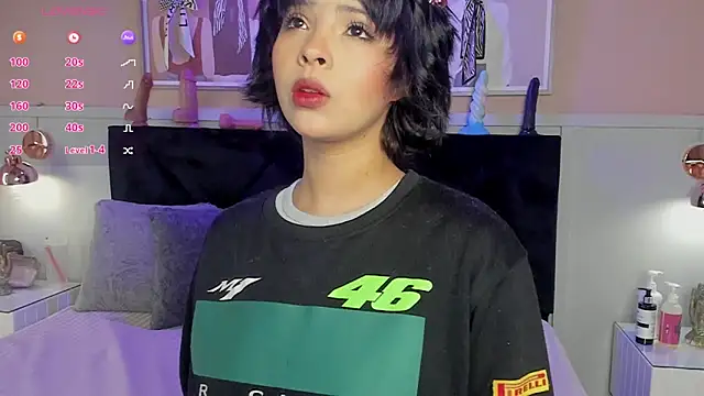 Snapshot of chloe_watson_ chatting on 02-20-26, 04:31 chloe watson online show from 02-20-26, 04:31