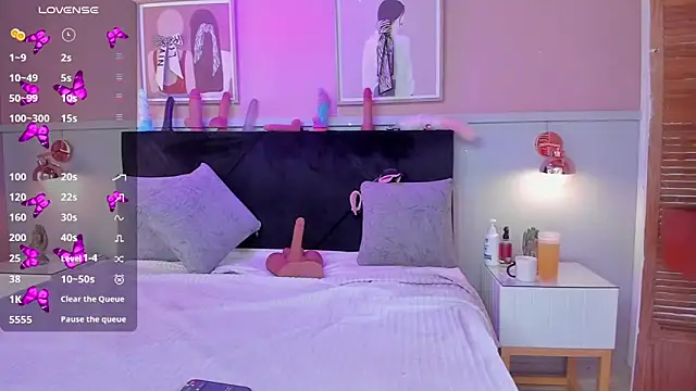 chloe watson  online show from 12-17-25, 07:30