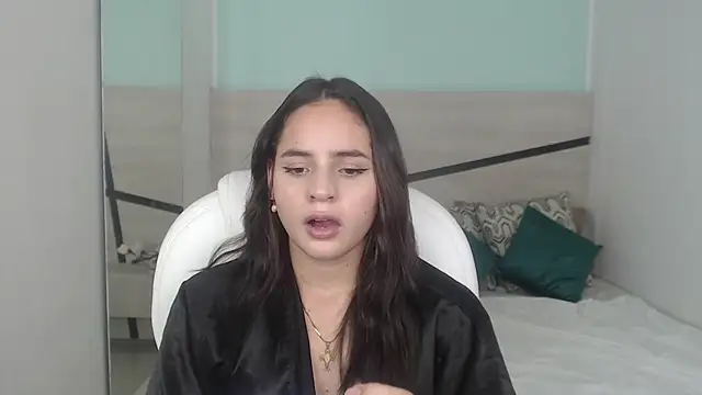 Snapshot of heidy_hoiss chatting on 12-21-24, 11:34 heidy hoiss online show from 12-21-24, 11:34