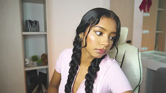 Snapshot of forever__young chatting on 10-20-25, 11:49 forever  young online show from 10-20-25, 11:49