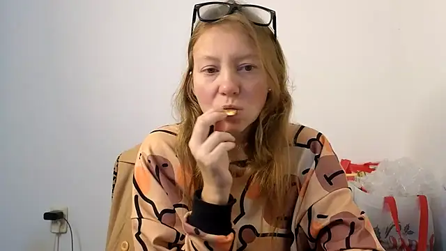 Snapshot of Jony_Marta chatting on 03-16-25, 04:45 Jony Marta online show from 03-16-25, 04:45