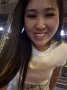 Snapshot of Fannywell chatting on 06-24-26, 12:59 Fannywell online show from 06-24-26, 12:59