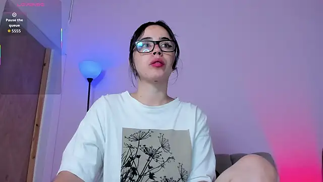 Snapshot of zoe6x chatting on 02-21-26, 01:13 zoe6x online show from 02-21-26, 01:13