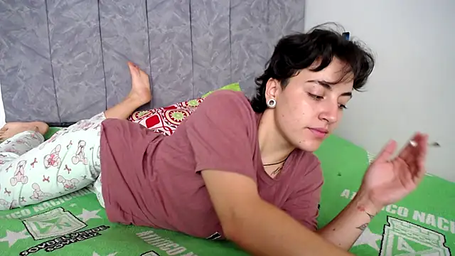 linda 33 online show from 11-28-25, 02:50