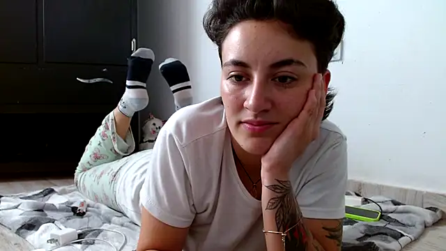 linda 33 online show from 10-17-25, 08:43