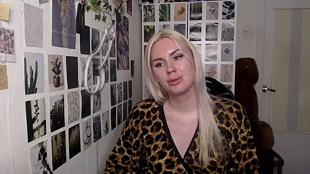 CapriScorpion online show from 11-18-25, 03:15