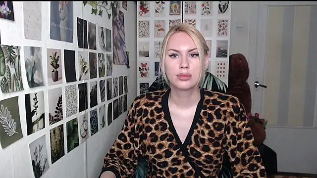 Snapshot of CapriScorpion chatting on 06-11-26, 10:56 CapriScorpion online show from 06-11-26, 10:56