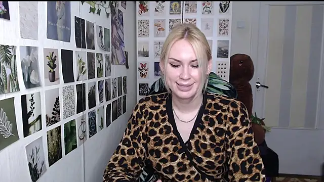 Snapshot of CapriScorpion chatting on 06-10-26, 10:16 CapriScorpion online show from 06-10-26, 10:16