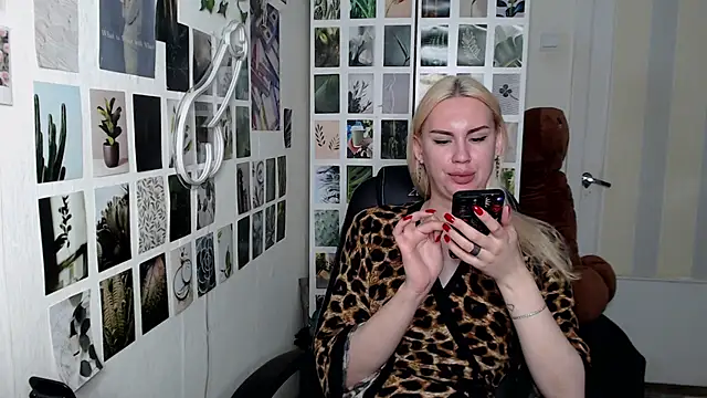 CapriScorpion online show from 10-28-25, 01:54