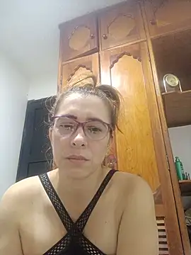 Snapshot of mademonsexy chatting on 06-18-26, 04:33 mademonsexy online show from 06-18-26, 04:33