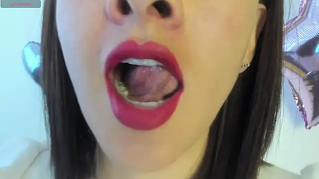 Snapshot of queen_fetish chatting on 06-18-26, 03:39 queen fetish online show from 06-18-26, 03:39