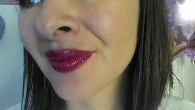 Snapshot of queen_fetish chatting on 06-12-26, 10:40 queen fetish online show from 06-12-26, 10:40