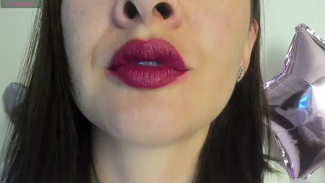Snapshot of queen_fetish chatting on 06-12-26, 10:35 queen fetish online show from 06-12-26, 10:35