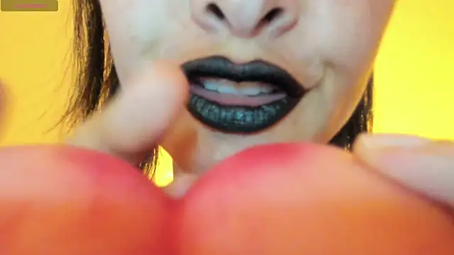 queen fetish online show from 11-18-25, 10:45