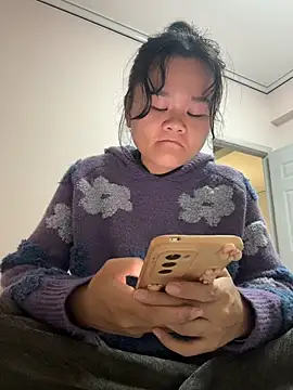 Snapshot of Zhuli11 chatting on 11-10-25, 02:33 Zhuli11 online show from 11-10-25, 02:33