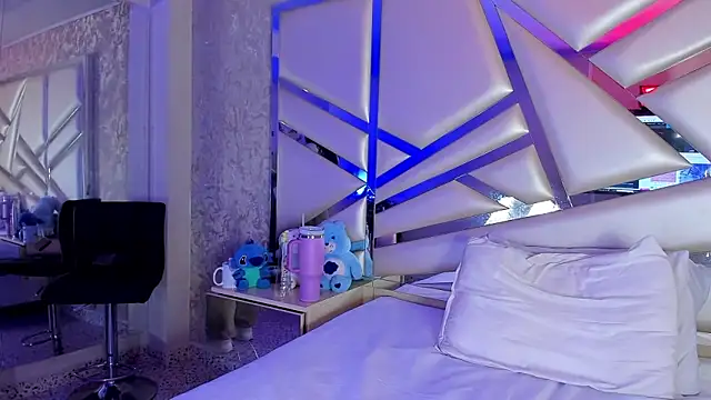 Miia002 online show from 10-31-25, 03:36