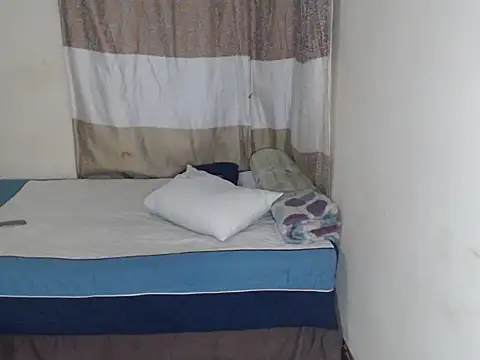 Snapshot of AdelaideT chatting on 10-17-25, 12:25 AdelaideT online show from 10-17-25, 12:25