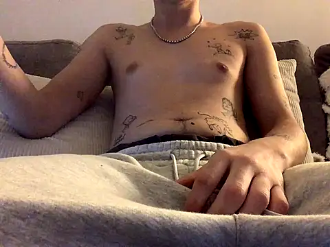 Snapshot of dominateurHot chatting on 12-15-25, 04:24 dominateurHot online show from 12-15-25, 04:24