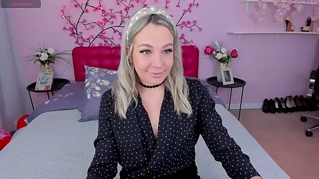 Snapshot of DanikaMorri chatting on 02-24-25, 07:22 DanikaMorri online show from 02-24-25, 07:22