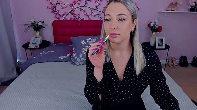 Snapshot of DanikaMorri chatting on 03-18-25, 10:28 DanikaMorri online show from 03-18-25, 10:28