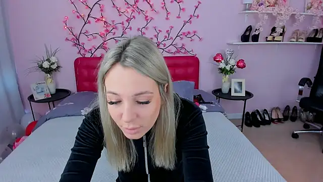 Snapshot of DanikaMorri chatting on 02-17-25, 07:04 DanikaMorri online show from 02-17-25, 07:04