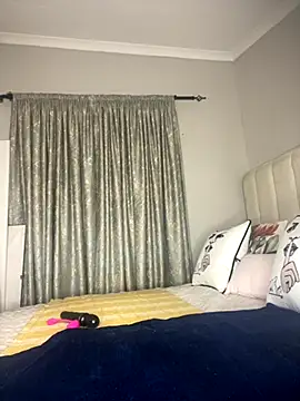 Bustygoddess32 online show from 10-04-25, 06:53